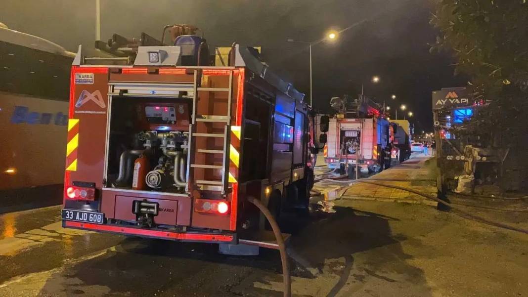 Mersin’de Petrol İstasyonunun Yanı Başında Yangın Paniği! 4